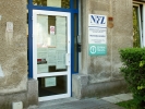 zdjęcie wejścia do przychodni przy ul. Dąbrowskiego 75a
