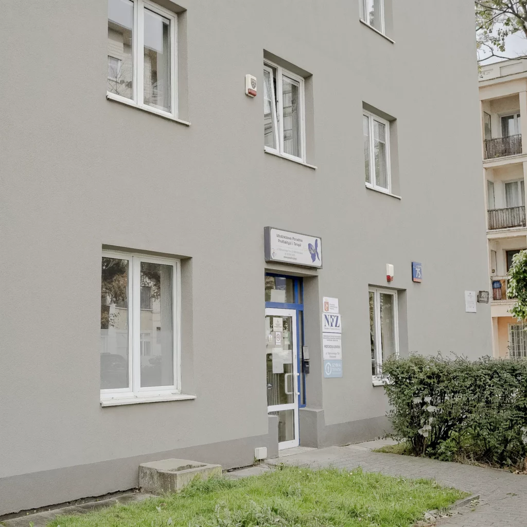 Wejście do przychodni przy ulicy Dąbrowskiego